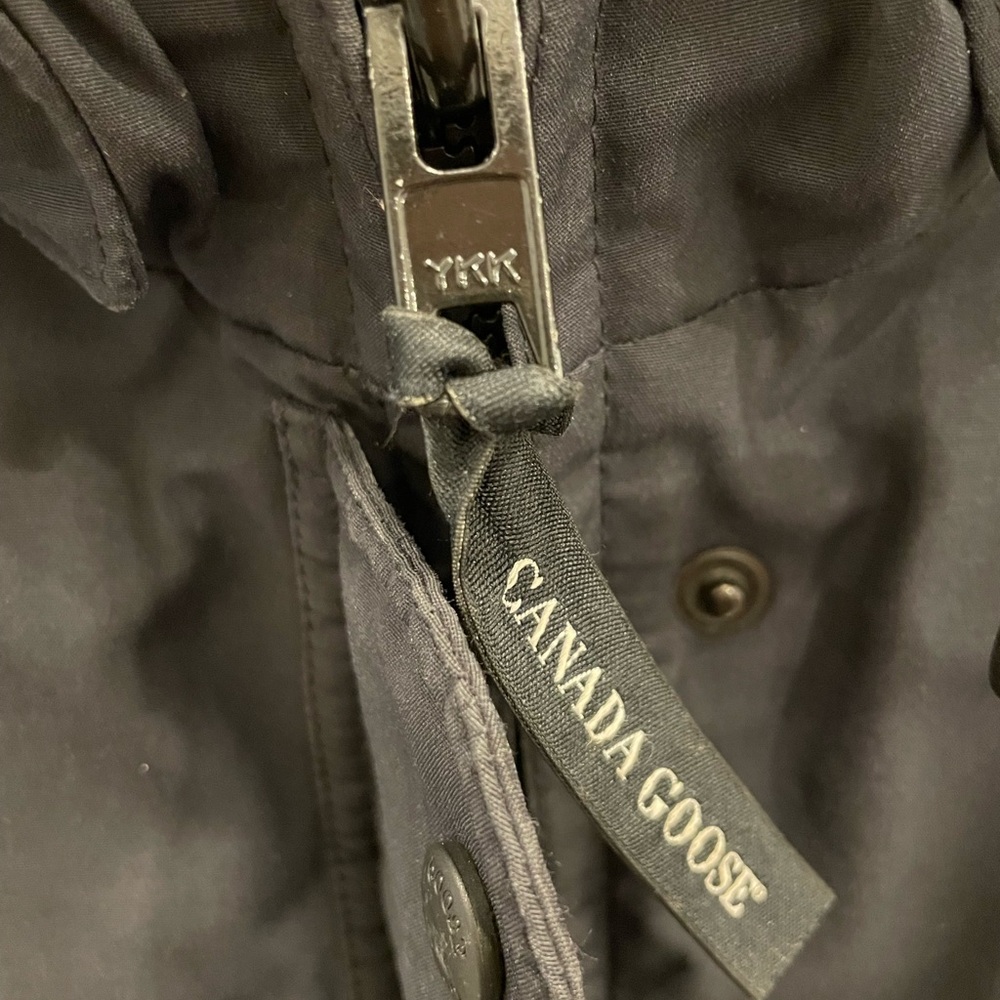 Authentic Navy Canada Goose Jacket Women - Picture 5 of 10